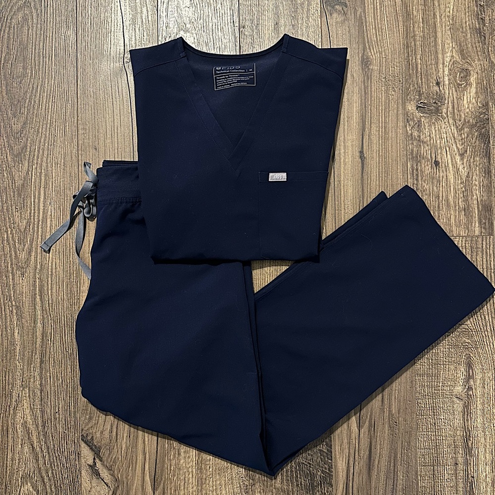 FIGS Scrub Set (Color: Navy)